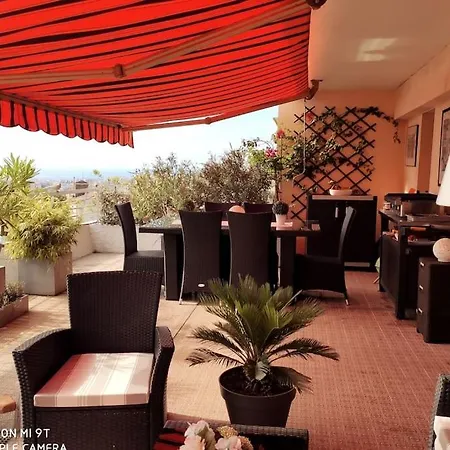 アパート Avec Grande Terrasse ,et Vue Sur La Baie De Cannes *