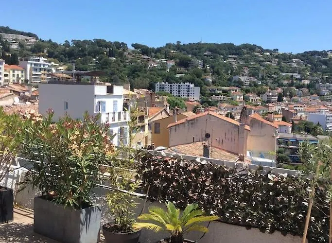 アパート Avec Grande Terrasse ,et Vue Sur La Baie De Cannes