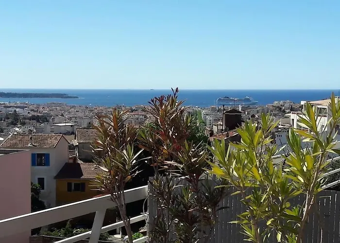 Avec Grande Terrasse ,et Vue Sur La Baie De Cannes アパート