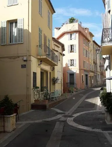 Avec Grande Terrasse ,et Vue Sur La Baie De Cannes Daire Le Cannet