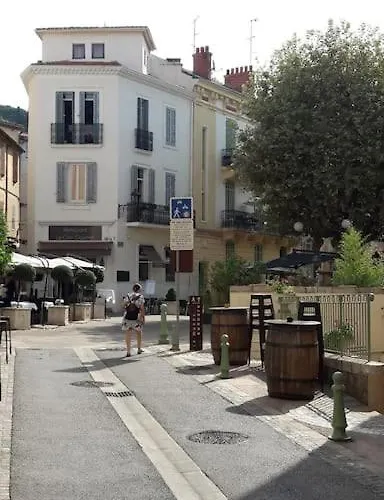 アパート Avec Grande Terrasse ,et Vue Sur La Baie De Cannes
